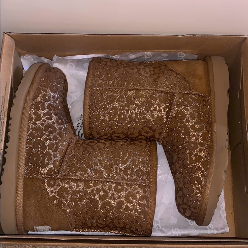 Kids Authentic Brown Glitter Leopard Print UGGS!